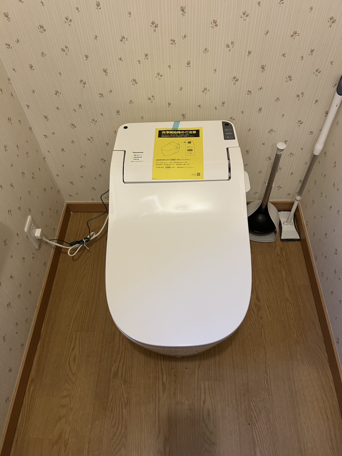 大阪市城東区にてトイレの漏水修理〈18年使用したTOTOからパナソニック アラウーノへ交換〉の施工後写真